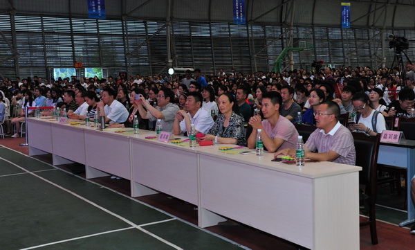 成都医学院三学院联合举办2017年毕业晚会