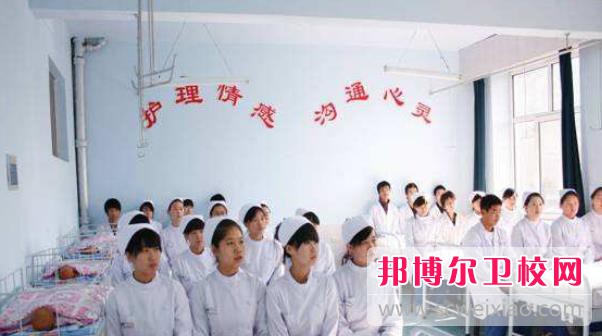 陕西2024年女生学什么护理学校好