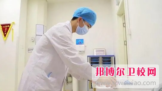 湖北2024年男生在护理学校学什么好